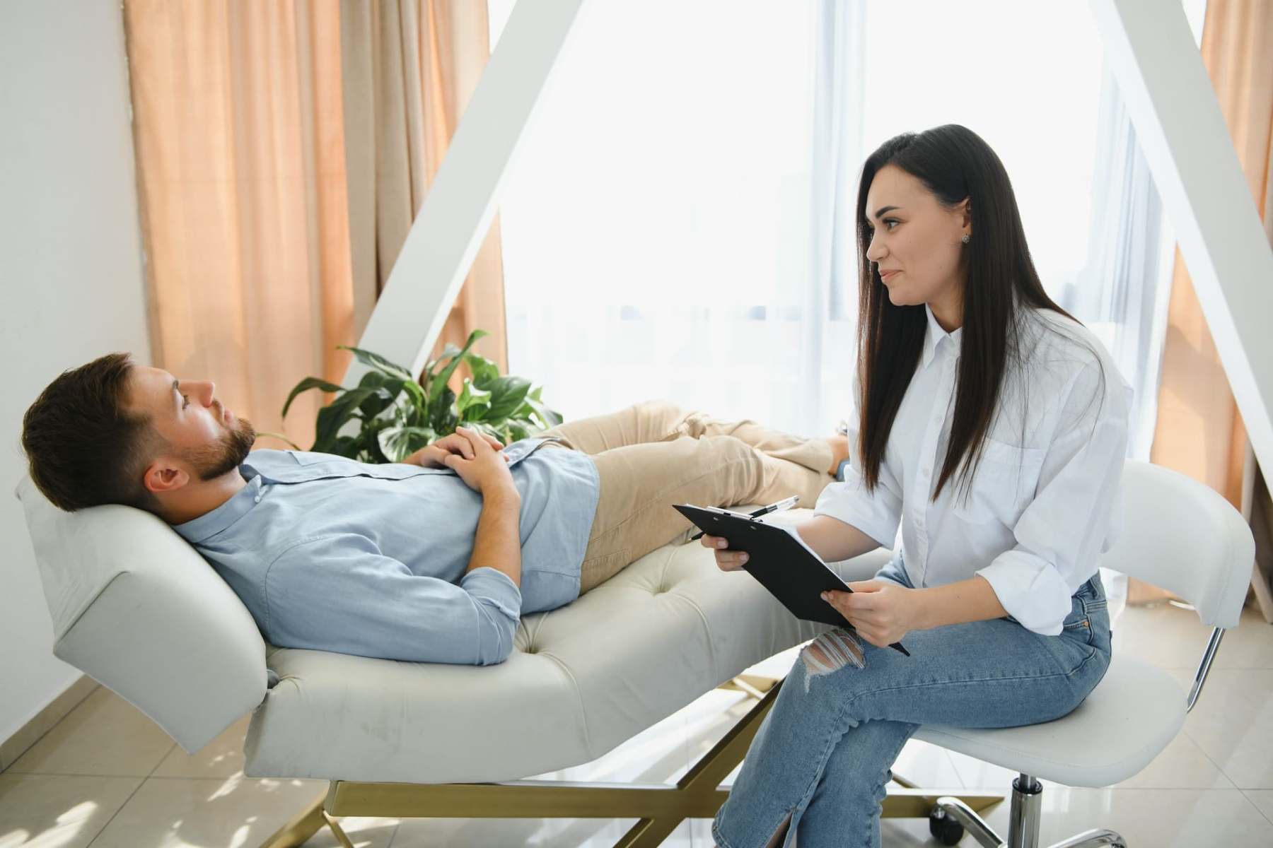 female psychologist conducts psychotherapy session